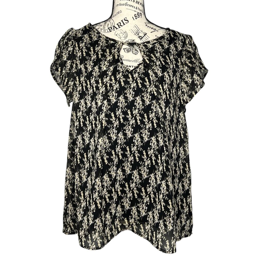 Kaileigh (M) Keyhole Front Flutter Sleeve Fully Lined Short Sleeve Blouse Top